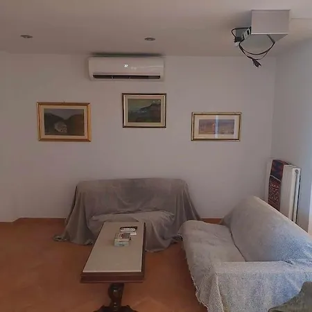 Διαμέρισμα Pitsa 's *