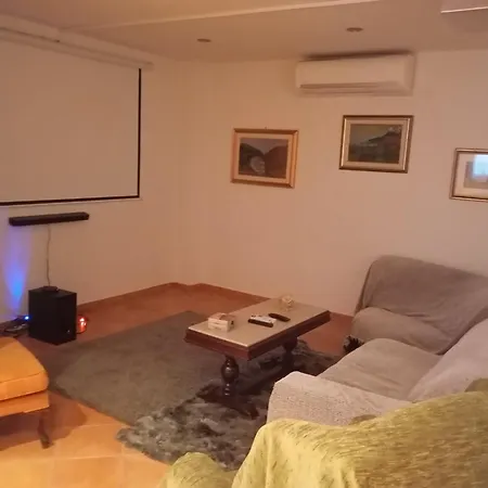 Διαμέρισμα Pitsa 's Karababás